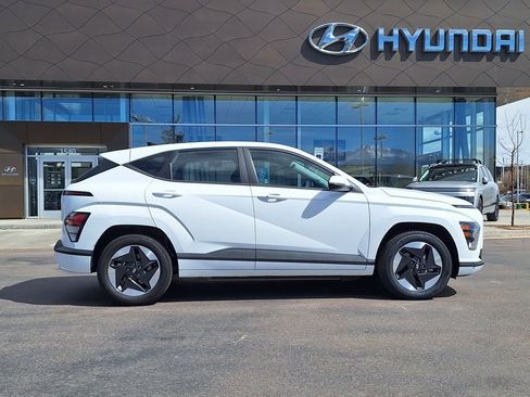 Certified 2024 Hyundai Kona SE image 2