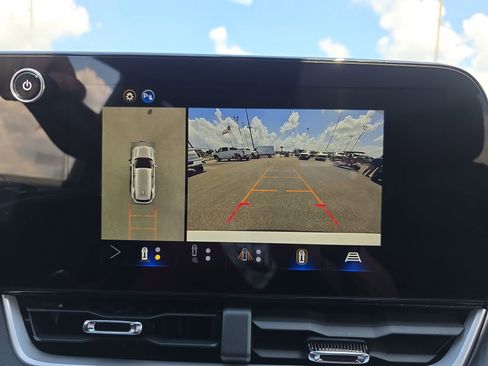 New 2026 Chevrolet Equinox LT w/ Convenience Package II FWD image 24
