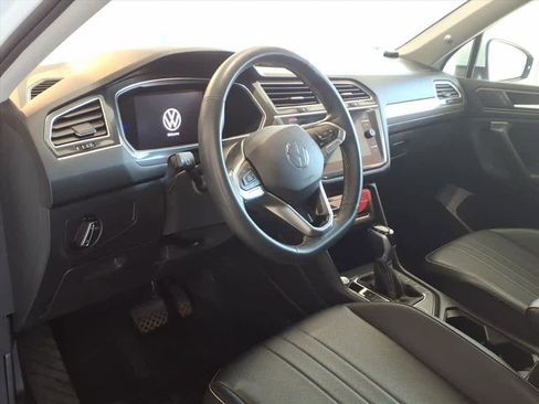 Used 2022 Volkswagen Tiguan SE image 9