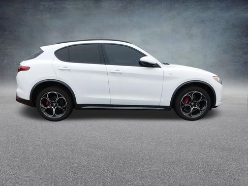 Used 2023 Alfa Romeo Stelvio Ti AWD/4WD image 2