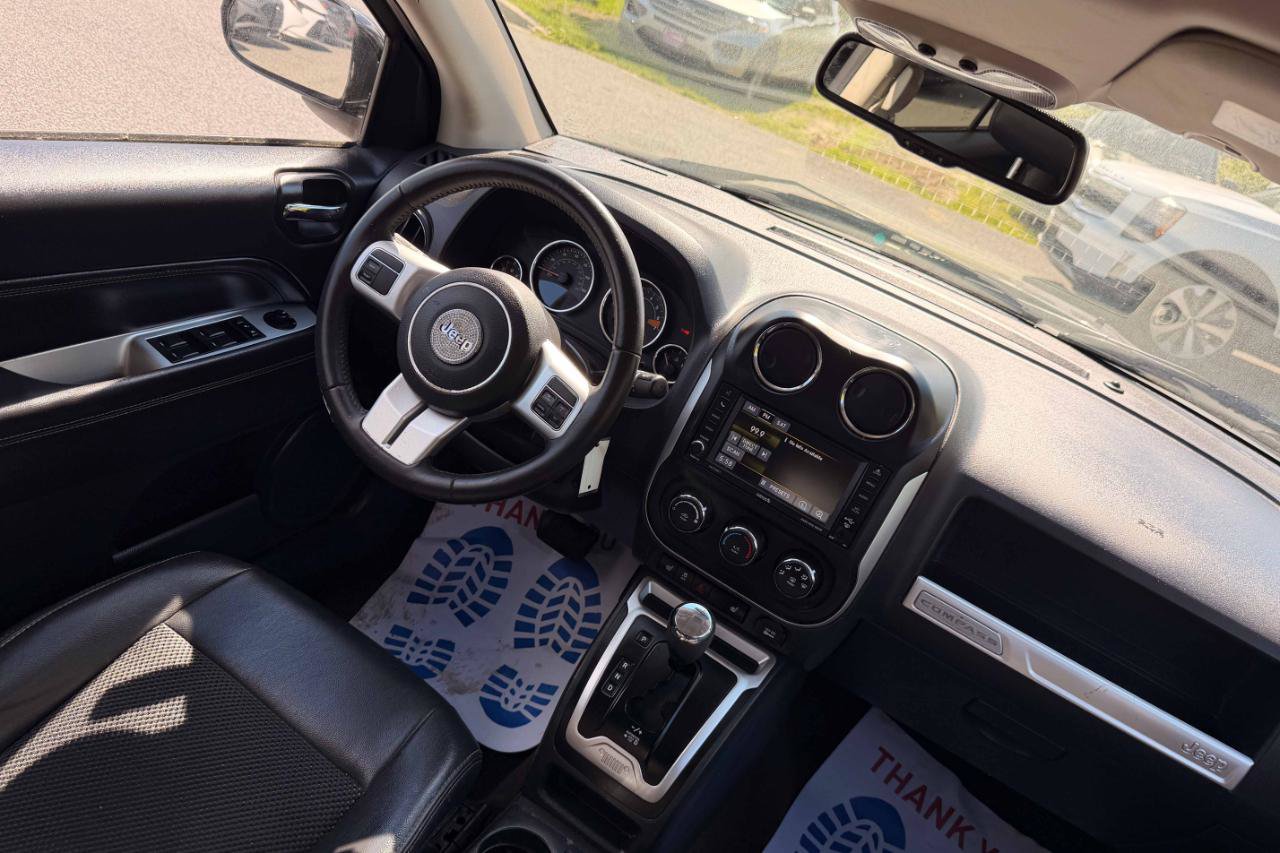 Used 2017 Jeep Compass Latitude AWD/4WD image 12