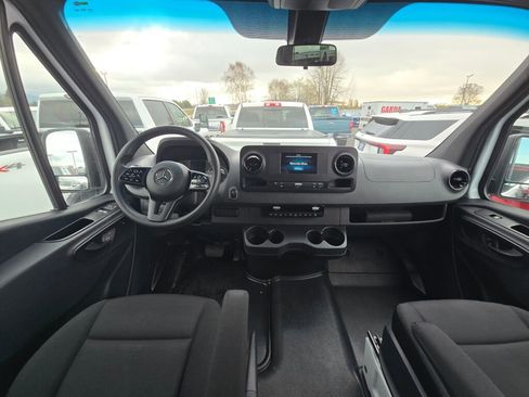 Used 2024 Mercedes-Benz Sprinter 2500 image 12
