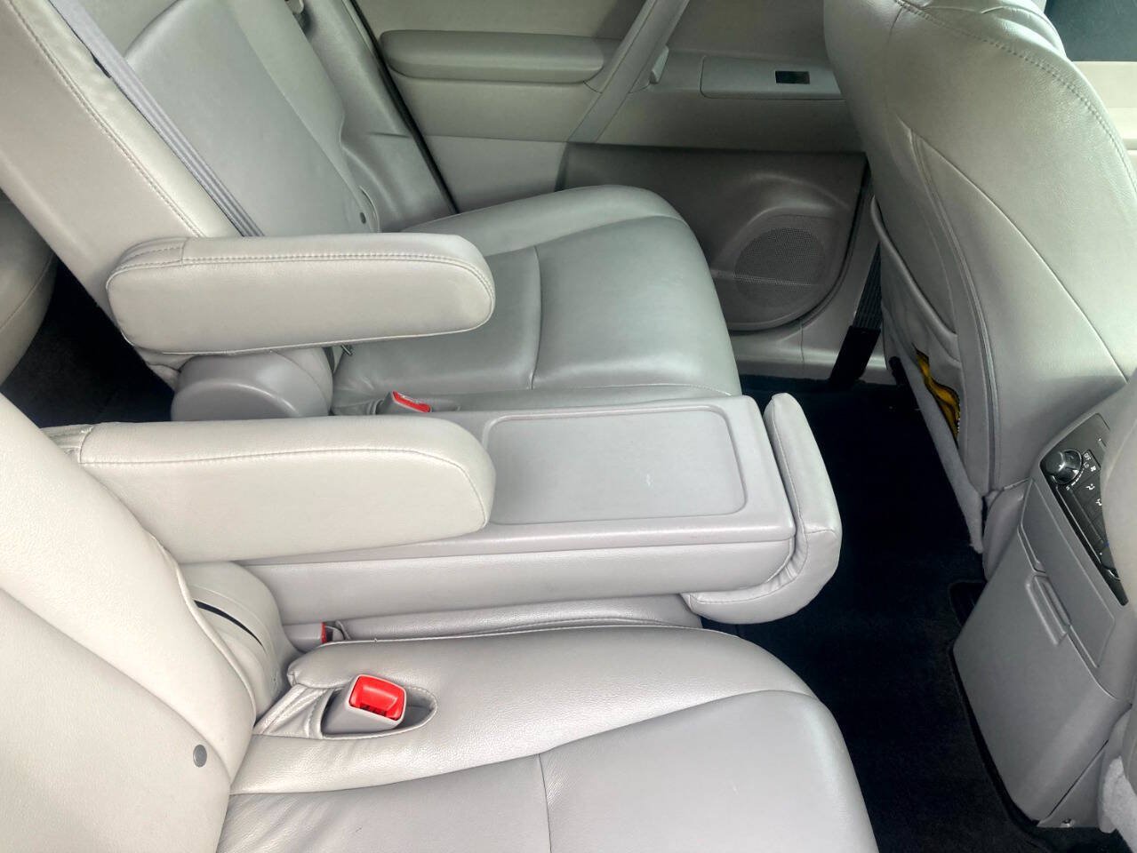 Used 2013 Toyota Highlander Plus FWD image 19