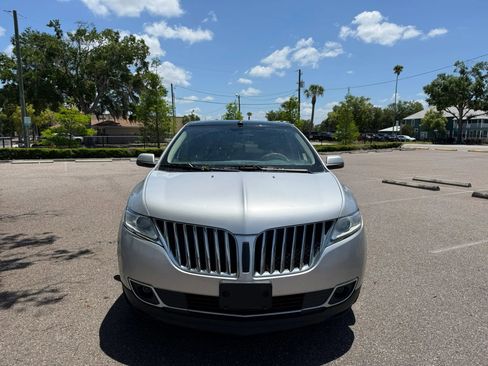 Used 2013 Lincoln MKX AWD image 2
