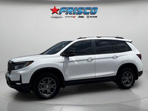 Used 2024 Honda Passport TrailSport image 2