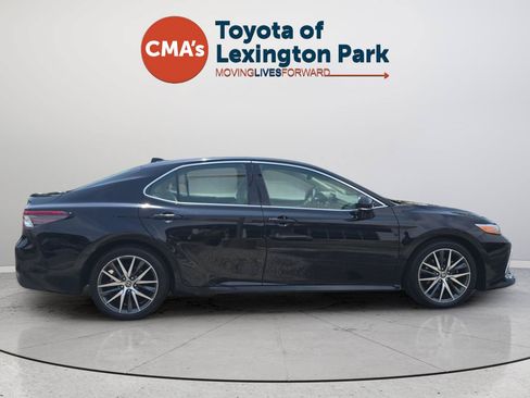 Used 2022 Toyota Camry XLE FWD image 8