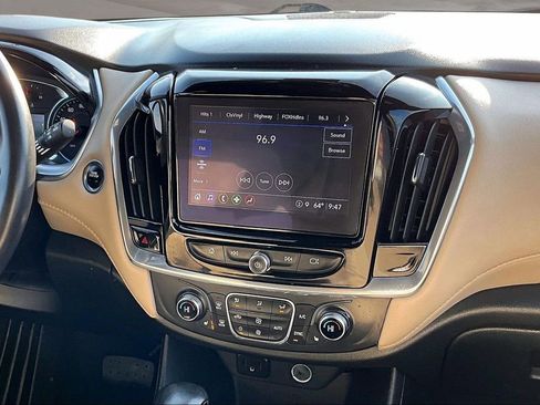 Used 2022 Chevrolet Traverse LT image 7