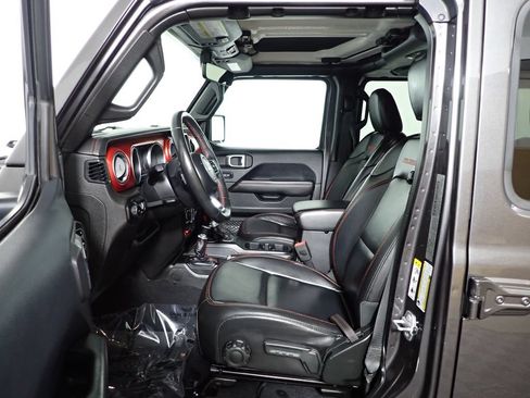Used 2018 Jeep Wrangler Unlimited Rubicon w/ Dual Top Group AWD/4WD image 21