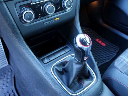 Used 2011 Volkswagen GTI 4-Door image 11