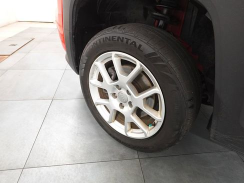 Used 2019 Jeep Renegade Latitude w/ Cold Weather Group image 29