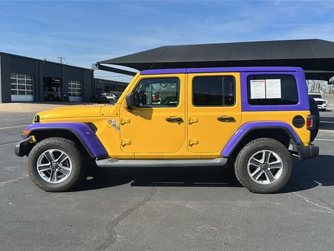 Used 2019 Jeep Wrangler Unlimited Sahara w/ Uconnect 4C Nav & Sound Group image 5
