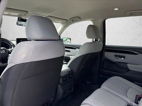 Used 2023 Honda Pilot LX image 17