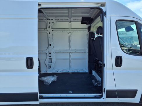 Used 2025 RAM ProMaster 2500 w/ Convenience Group FWD image 16