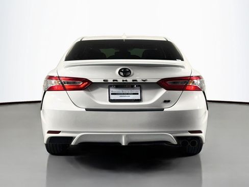 Used 2020 Toyota Camry SE FWD image 4