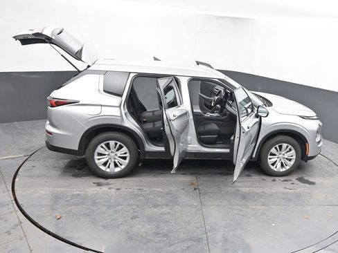 Used 2025 Mitsubishi Outlander ES image 65