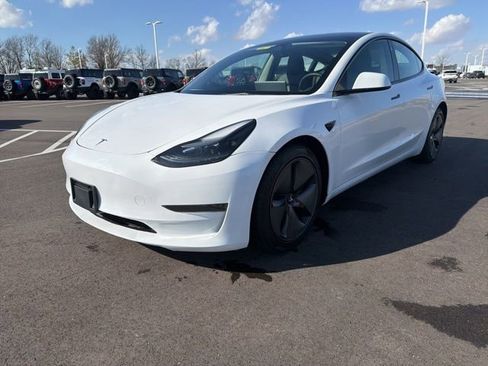 Used 2023 Tesla Model 3 Standard Range image 10