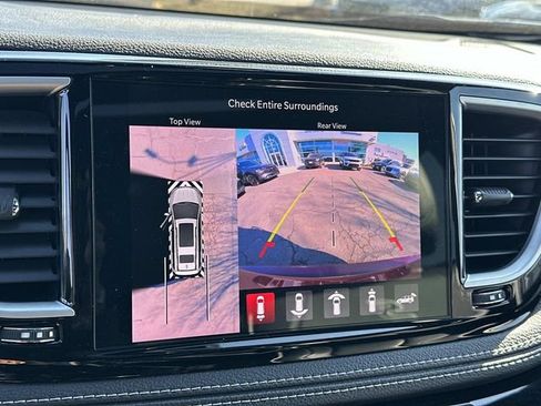 Used 2023 Chrysler Pacifica Limited w/ S Appearance Package image 26