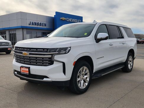 Used 2024 Chevrolet Suburban Premier image 4