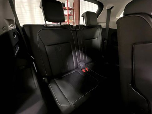 Used 2024 Volkswagen Tiguan SE w/ Panoramic Sunroof Package FWD image 28