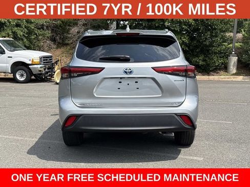 Used 2023 Toyota Highlander XLE FWD image 3