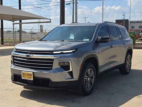 Certified 2026 Chevrolet Traverse LT w/ Driver Confidence Package FWD image 7