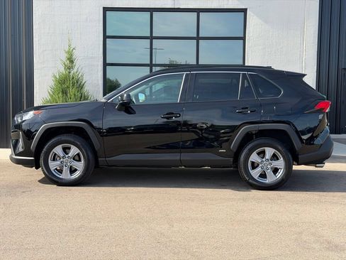 Used 2022 Toyota RAV4 LE AWD/4WD image 2
