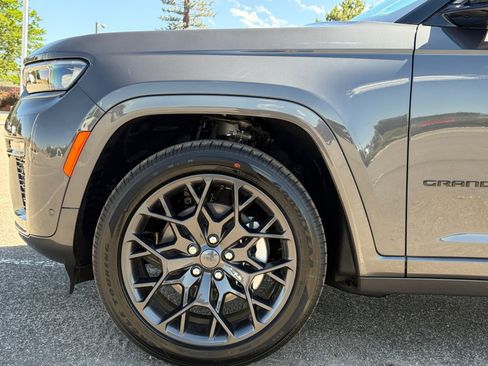New 2026 Jeep Grand Cherokee L Summit w/ Obsidian Package AWD/4WD image 11