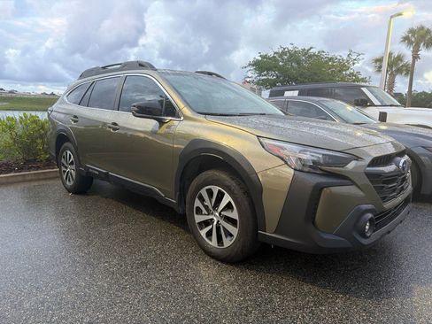 Used 2023 Subaru Outback Premium AWD/4WD image 3