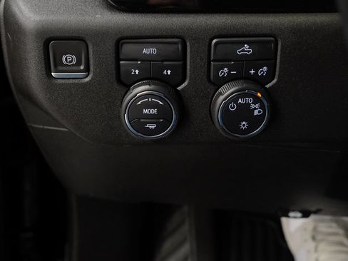 Used 2023 Chevrolet Silverado 1500 LT AWD/4WD image 28