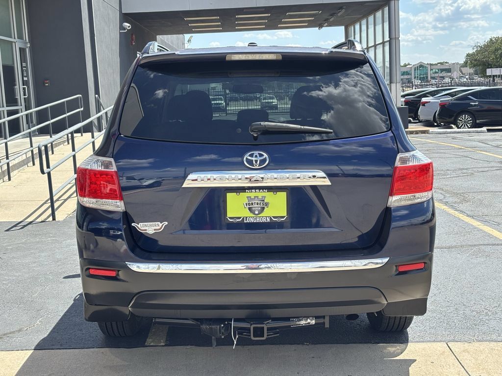 Used 2012 Toyota Highlander SE w/ Tow Pkg FWD image 4