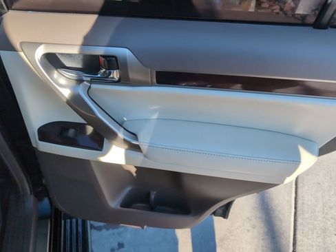 Used 2018 Lexus GX 460 Premium w/ Premium Package image 30