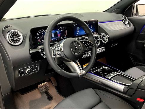 Certified 2025 Mercedes-Benz GLA 250 image 8