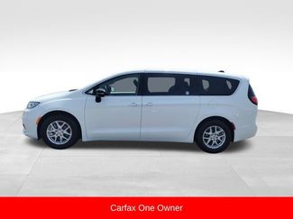 Used 2024 Chrysler Pacifica Touring-L video 2
