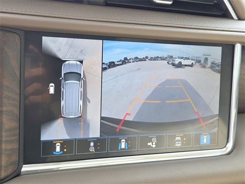 Used 2021 GMC Yukon XL Denali w/ Denali Premium Package image 21