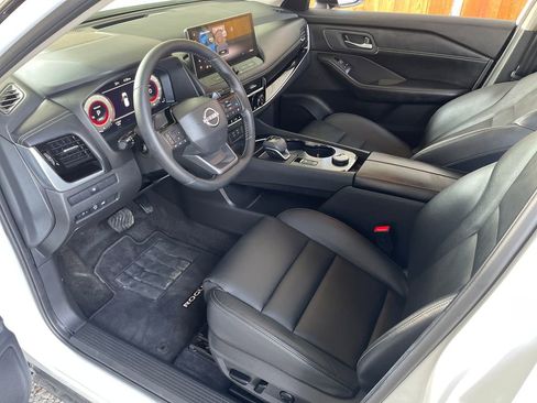 Used 2025 Nissan Rogue SL image 31