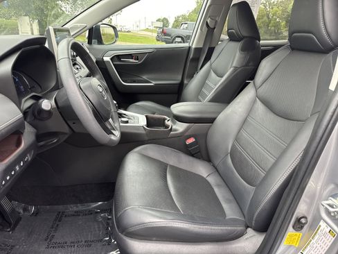Used 2022 Toyota RAV4 Limited image 4