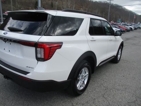 Used 2025 Ford Explorer Active AWD/4WD image 4
