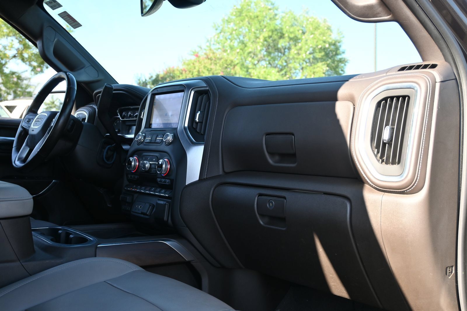 Used 2022 GMC Sierra 1500 SLT AWD/4WD image 24