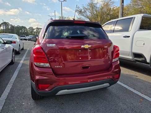 Used 2018 Chevrolet Trax LT w/ LT Convenience Package image 4