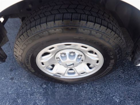 Used 2021 Nissan NV 2500 SV image 8