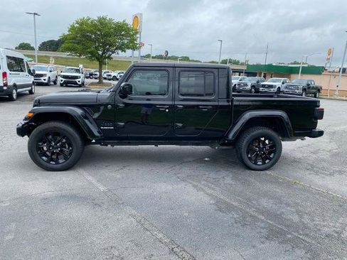 Used 2021 Jeep Gladiator Overland AWD/4WD image 4