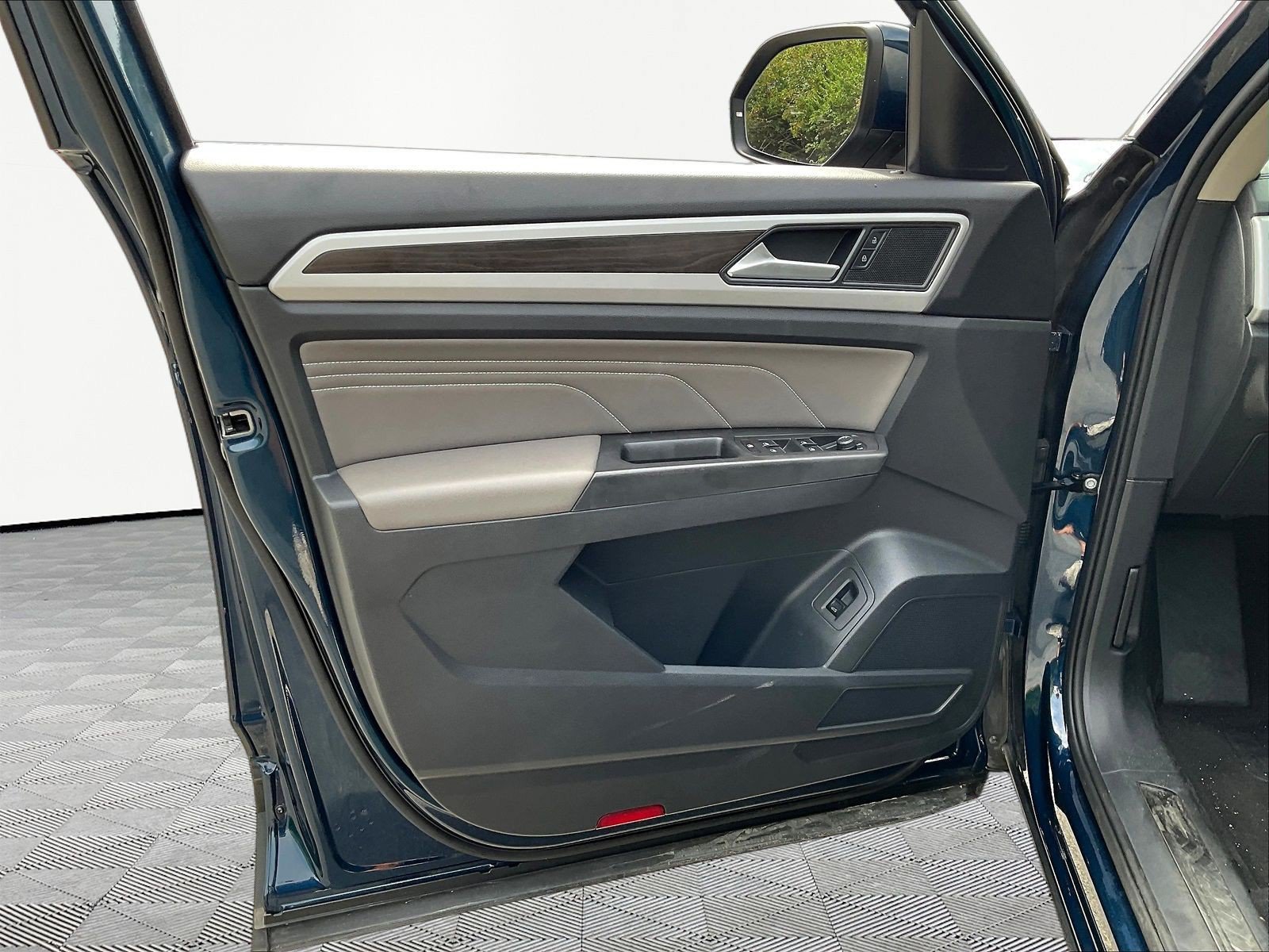 Used 2023 Volkswagen Atlas SE w/ Panoramic Sunroof Package FWD image 20