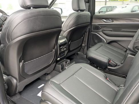 New 2026 Jeep Grand Cherokee L Limited AWD/4WD image 24