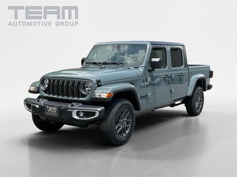 New 2025 Jeep Gladiator Sport image 3