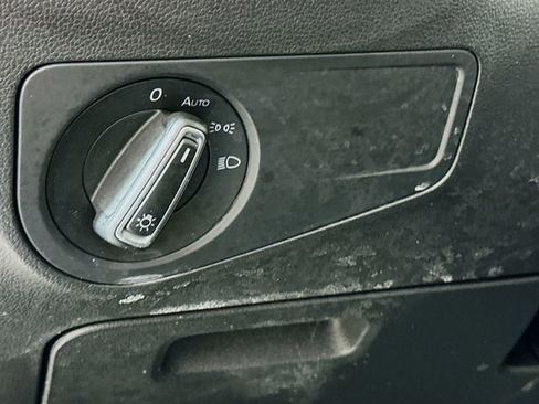 Used 2022 Volkswagen Tiguan SE image 11