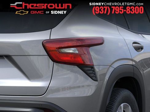New 2026 Chevrolet Trax LS w/ LS Convenience Package FWD image 11