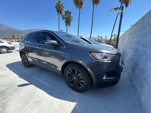 Used 2019 Ford Edge Titanium AWD/4WD image 2