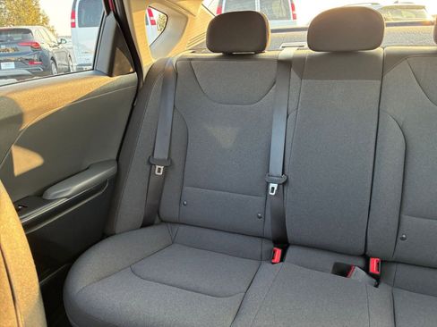 Used 2025 Kia K4 LXS image 39