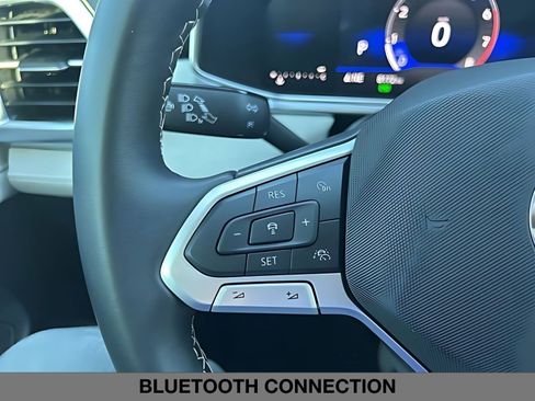 Used 2025 Volkswagen Taos SE image 21