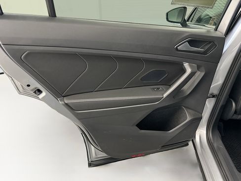 Used 2022 Volkswagen Tiguan SE image 27